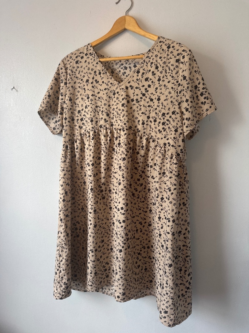 Emery Rose tan and black floral dress